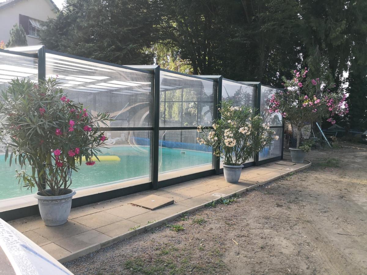Au Jardin Fleuri Bed & Breakfast Secondigny Exterior photo